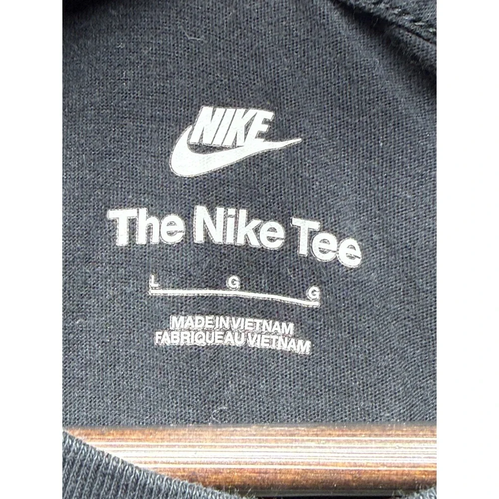 Nike Sportswear Club T Shirt Men Large Black Cotton Embroidered Logo Classic Fit